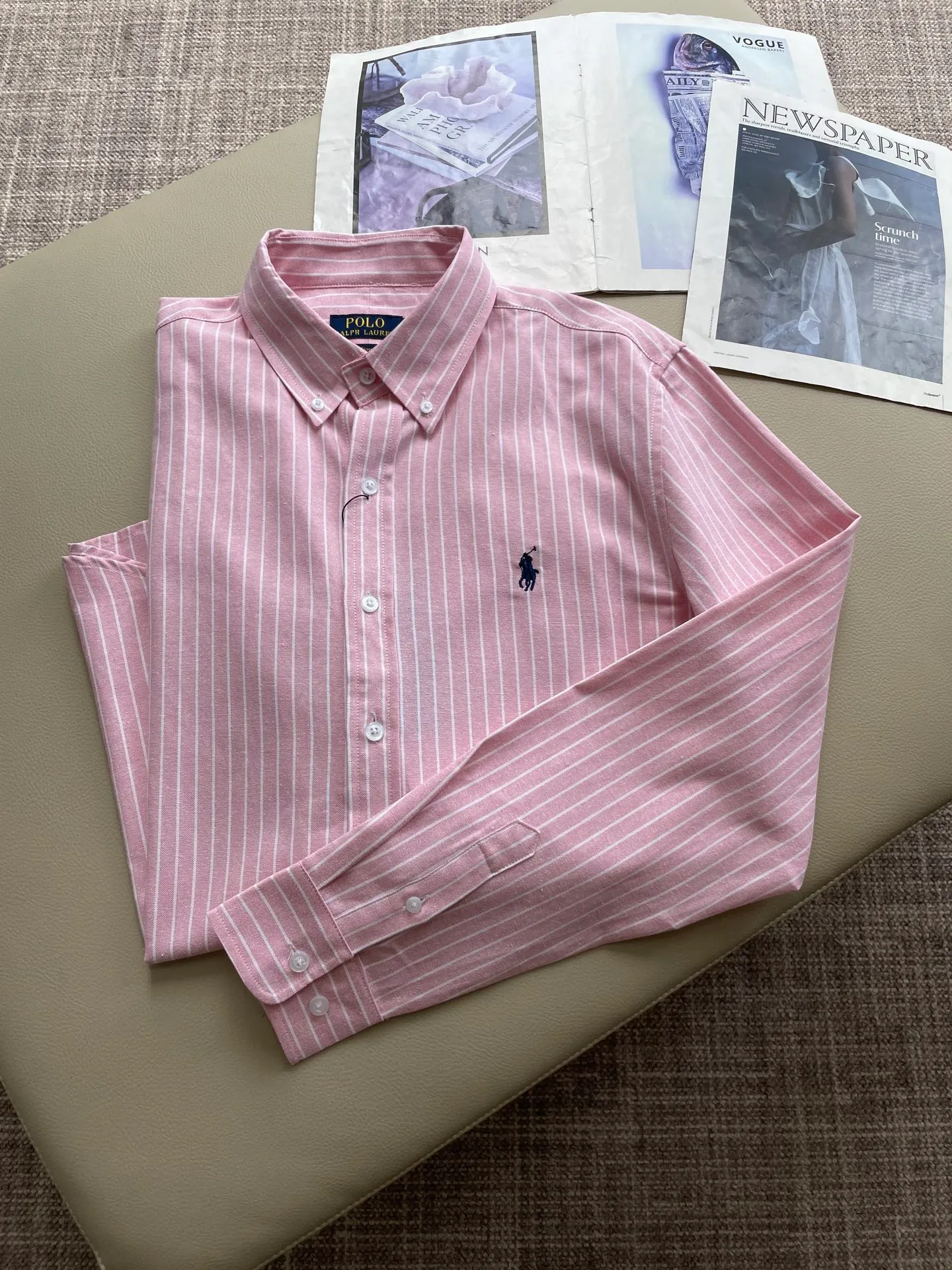 P220 🌸🌸🌸 POLO Ralph Lauren [High Quality] Classic shirt! The classic casual shirt made of pure cotton Oxford cloth has a unique design. It has a simple, clean and classic silhouette design. It is a versatile style that can be switched at will. The fabric feels soft and delicate, highly breathable, and is close to the skin and comfortable to wear. It can be worn alone as an inner layer. Its versatile performance is beyond your imagination! The upper body of the ready-to-wear is simple and classic yet elegant! Size:M-XXL